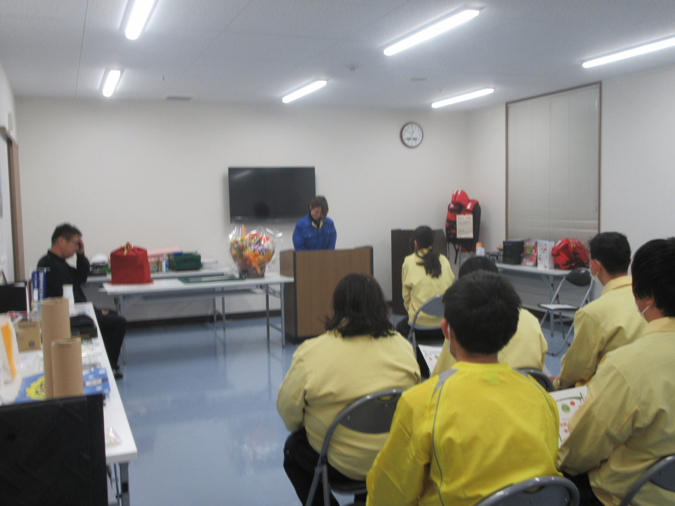 一般就労が決まり1名の卒業式を行いました。