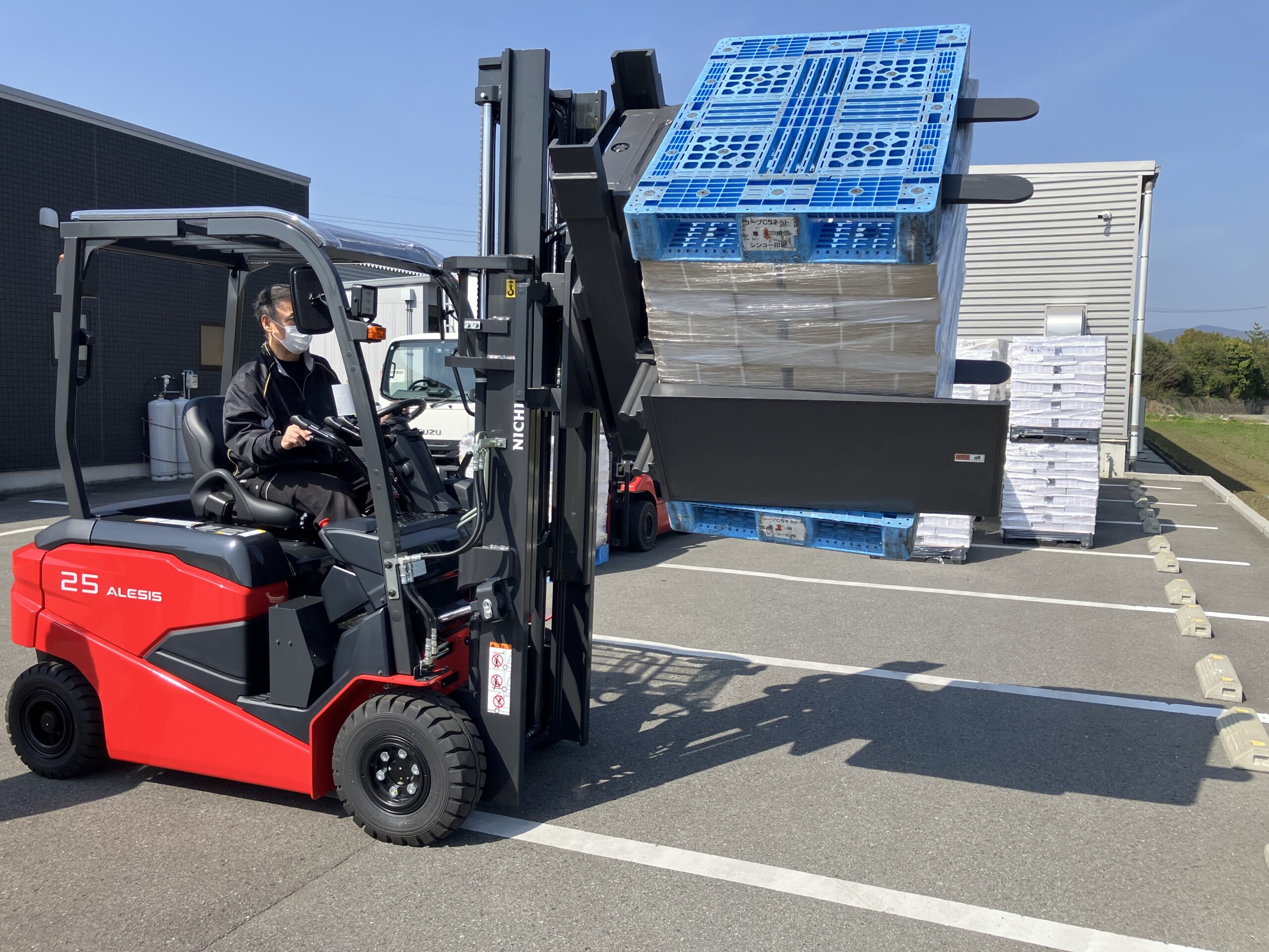 回転式フォークリフトを導入しました